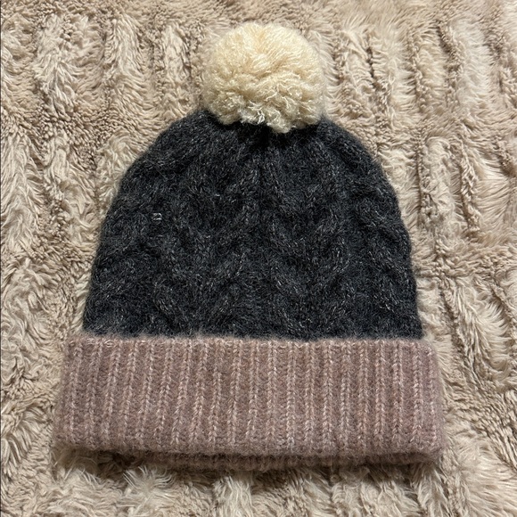 NWT Pistil cable knit beanie with pom. - Picture 2 of 4